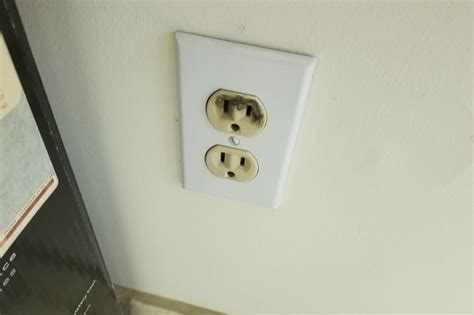 home ground wiring electrical outlet boxes 1960's|ungrounded electrical outlets old house.